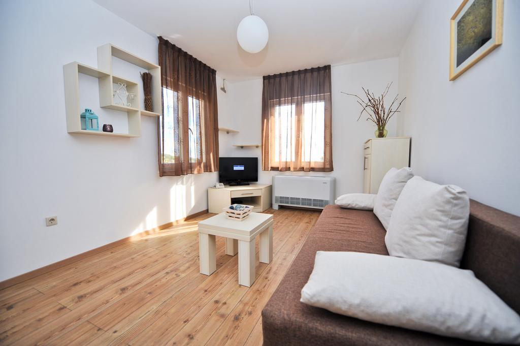 Aparthotel Lastura Novalja Zimmer foto